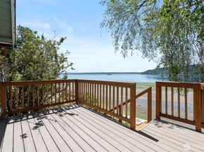 28243 Manzanita Beach Road SW, Vashon WA 98070