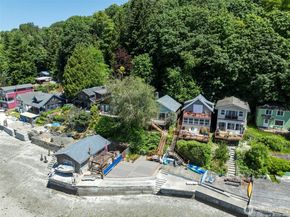 28243 Manzanita Beach Road SW, Vashon WA 98070