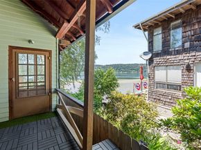 28243 Manzanita Beach Road SW, Vashon WA 98070