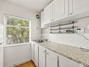 10346 Midvale Avenue N, Seattle WA 98133