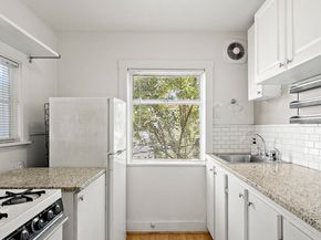 10346 Midvale Avenue N, Seattle WA 98133