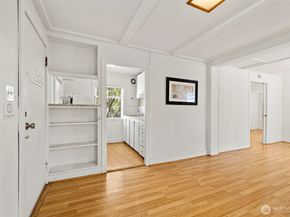 10346 Midvale Avenue N, Seattle WA 98133