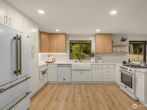 1659 215th Place SE, Sammamish WA 98075