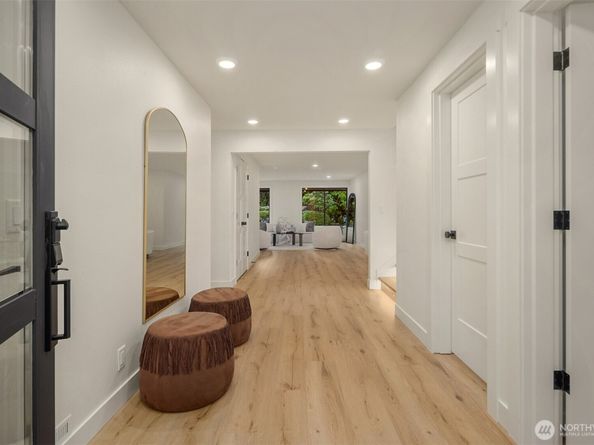 1659 215th Place SE, Sammamish WA 98075