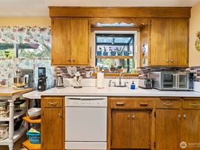 2613 S 300th Street, Federal Way WA 98003