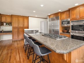 20729 SE 34th Street, Sammamish WA 98075