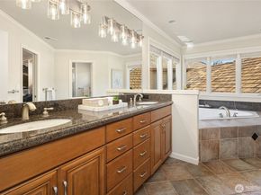 20729 SE 34th Street, Sammamish WA 98075