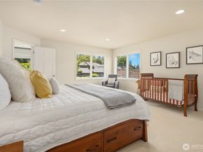20729 SE 34th Street, Sammamish WA 98075