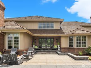 20729 SE 34th Street, Sammamish WA 98075