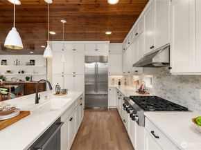 1444 242nd Avenue NE, Sammamish WA 98074