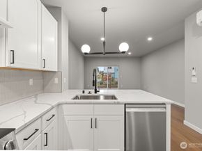 16823 Alder Way L7, Lynnwood WA 98037