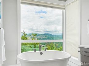 510 Viewcrest Drive NW, Issaquah WA 98027