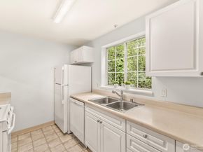 23313 Cedar Way N101, Mountlake Terrace WA 98043