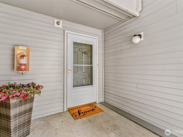 23313 Cedar Way N101, Mountlake Terrace WA 98043