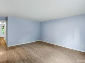 1805 Village Green Drive 16, Mill Creek WA 98012