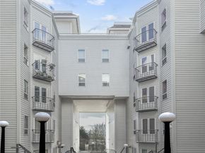3028 Western Avenue 110, Seattle WA 98121