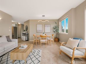 5624 Roosevelt Way NE 302, Seattle WA 98105