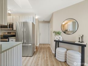 5624 Roosevelt Way NE 302, Seattle WA 98105