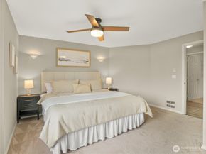 5624 Roosevelt Way NE 302, Seattle WA 98105