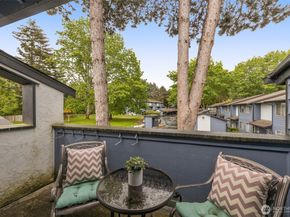 280 Newport Wy NW NW B15, Issaquah WA 98027