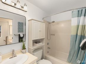 280 Newport Wy NW NW B15, Issaquah WA 98027