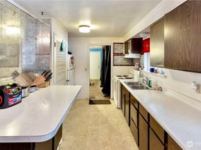 903 Logan Rd, Lynnwood WA 98036