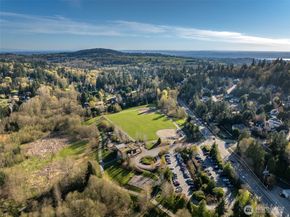 7238 Lakemont Boulevard SE, Bellevue WA 98006