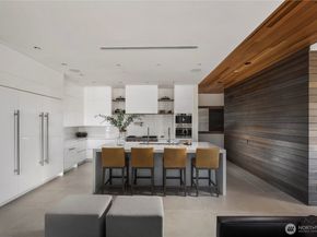 9810 SE Shoreland Drive, Bellevue WA 98004