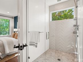 815 N 48th Street, Seattle WA 98103
