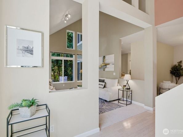 6699 SE Cougar Mountain Way, Bellevue WA 98006