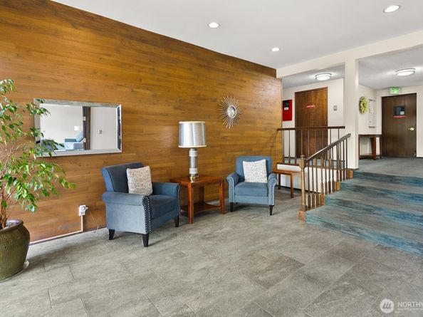 2858 32nd Avenue W 106, Seattle WA 98199