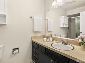 2858 32nd Avenue W 106, Seattle WA 98199