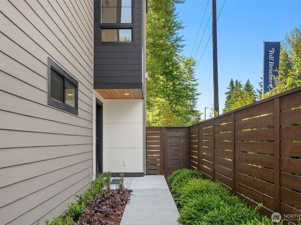 14821 HS#11 NE 2nd Court, Bellevue WA 98007