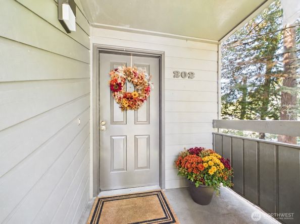 19125 Ballinger Way NE 202, Shoreline WA 98155