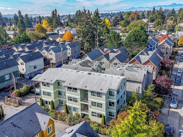 731 N 94th Street 8, Seattle WA 98103
