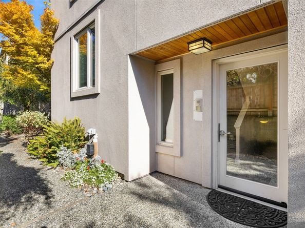 8503 Bowdoin Way 206, Edmonds WA 98026