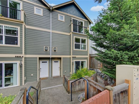 5235 11th Ave NE B, Seattle WA 98105
