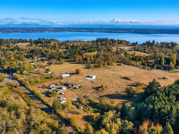 6113 SW 240th Street, Vashon WA 98070