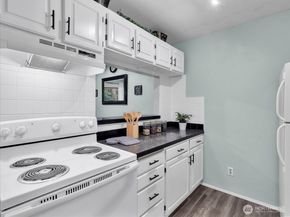 3024 NE 143rd Street 304, Seattle WA 98125