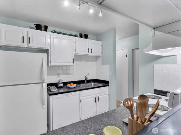3024 NE 143rd Street 304, Seattle WA 98125