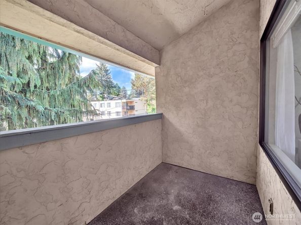 3024 NE 143rd Street 304, Seattle WA 98125