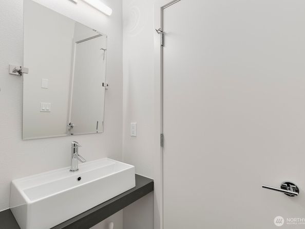 3929 2nd Avenue NE, Seattle WA 98105