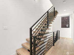 3929 2nd Avenue NE, Seattle WA 98105