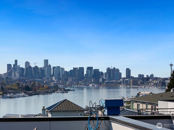 3929 2nd Avenue NE, Seattle WA 98105