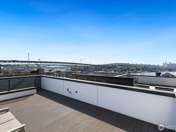 3929 2nd Avenue NE, Seattle WA 98105