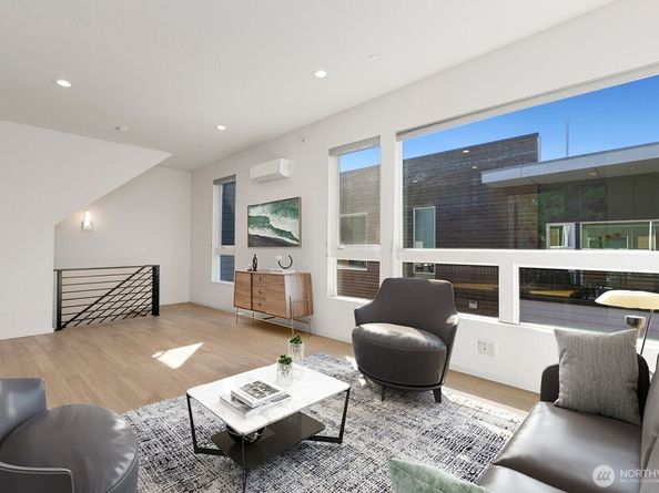 3929 2nd Avenue NE, Seattle WA 98105