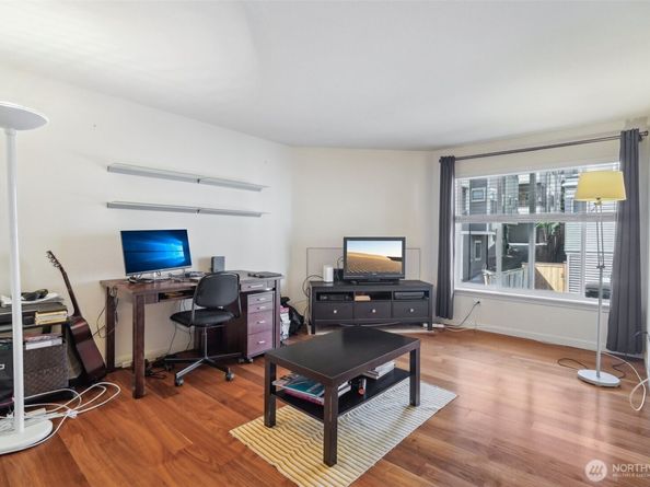 3045 20th Avenue W 208, Seattle WA 98199
