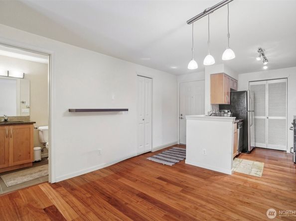3045 20th Avenue W 208, Seattle WA 98199