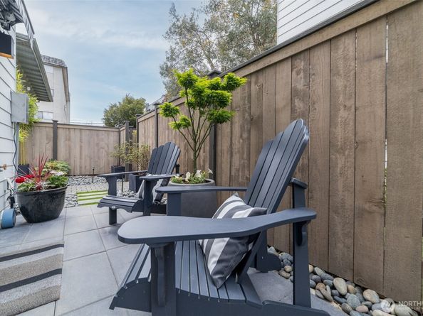 3042 NW 64th Street, Seattle WA 98107