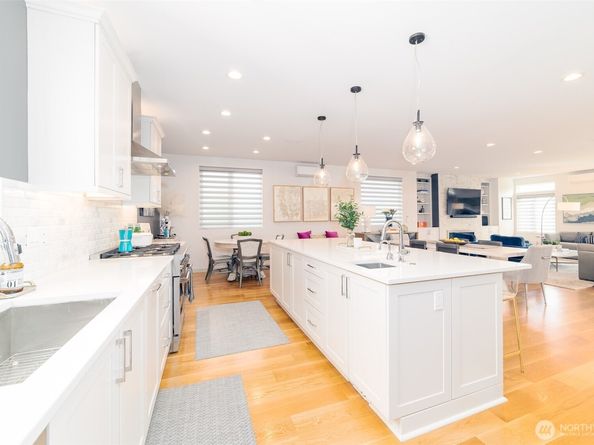 3042 NW 64th Street, Seattle WA 98107